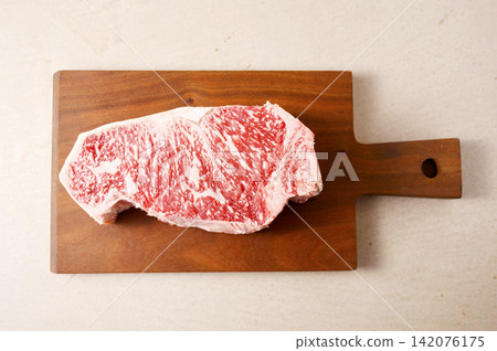Frozen meat 142076175