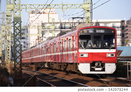Keikyu 1500 Series Airport Express bound for Zushi and Hayama Keikyu 1500 Series Airport Express bound for Zushi and Hayama 142078244