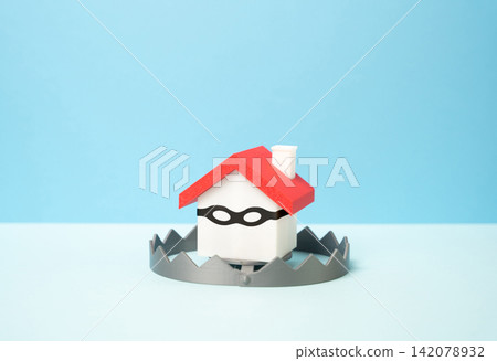 Affordable housing traps as bait. Scams to defraud real estate buyers. Risky home buying during times of instability. Real estate warning, market volatility and false affordability Affordable housing traps as bait. Scams to defraud real estate buyers. Risky home buying during times of instability. Real estate warning, market volatility and false affordability 142078932