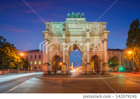 Illuminated Siegestor Victory Gate at blue hour with traffic light trails Illuminated Siegestor Victory Gate at blue hour with traffic light trails 142079248