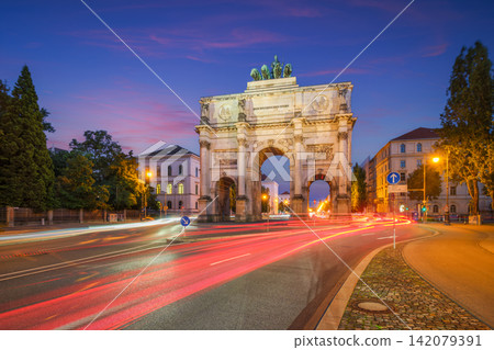 Munich Siegestor Victory Gate at night with vibrant traffic light trails Munich Siegestor Victory Gate at night with vibrant traffic light trails 142079391