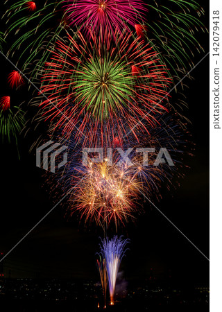 開花在夜空的煙花 開花在夜空的煙花 142079418