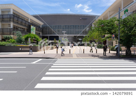 塔瑪普拉扎車站北出口的夏季 塔瑪普拉扎車站北出口的夏季 142079891