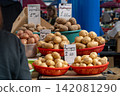Photo showing fresh potatoes on a stand at a farmers market. Raw potatoes on the shelf in grocery store 142081290