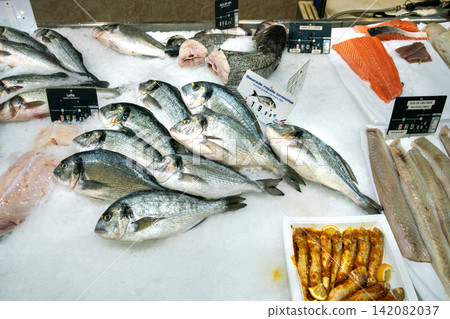 Fresh Daurade on ice , price - 19.99 Euro Fresh Daurade on ice , price - 19.99 Euro 142082037
