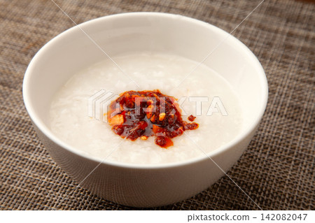 Chili oil congee Chili oil congee 142082047