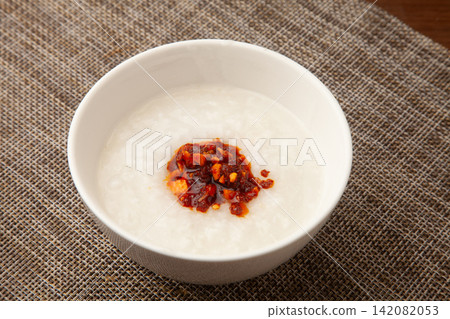 Chili oil congee Chili oil congee 142082053