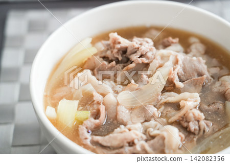 紅燒洋蔥豬肉（碗裝） 142082356