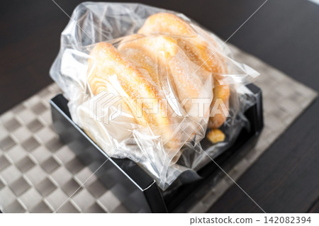 Pre-packaged Baumkuchen, perfect for gifts Pre-packaged Baumkuchen, perfect for gifts 142082394