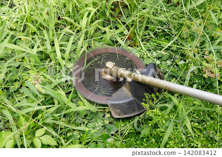 mowing image mowing image 142083412