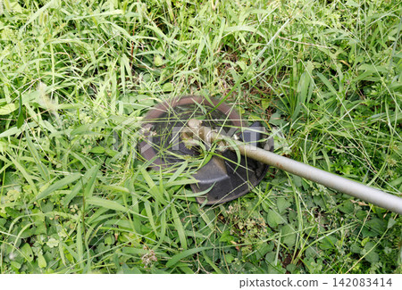 mowing image mowing image 142083414