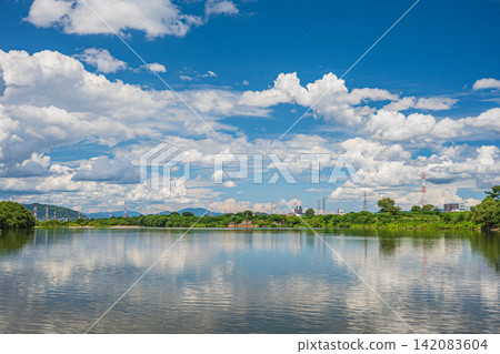 Summer scenery along the Yodo River, Takatsuki City and Hirakata City, Osaka Prefecture. Summer scenery along the Yodo River, Takatsuki City and Hirakata City, Osaka Prefecture. 142083604