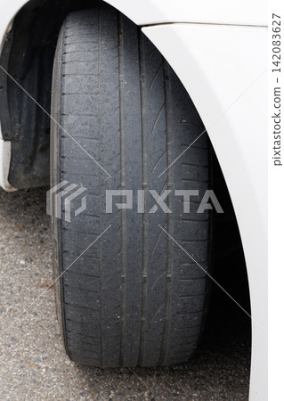 Worn-out tires Worn-out tires 142083627