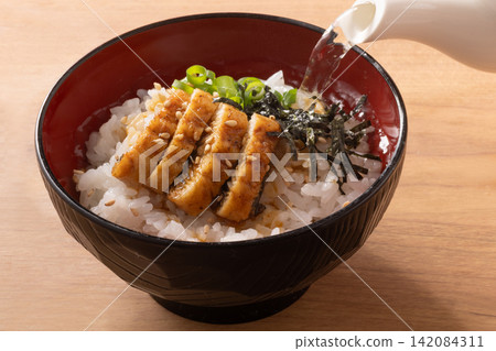 Eel, dashi chazuke (rice with broth), hitsumabushi (eel rice bowl) Eel, dashi chazuke (rice with broth), hitsumabushi (eel rice bowl) 142084311
