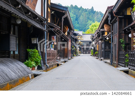 飛Tak高山的老城鎮景觀 142084661