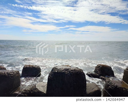 The view of the sea and the horizon stretching out beyond the breakwater blocks. The view of the sea and the horizon stretching out beyond the breakwater blocks. 142084947