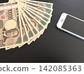 Smartphone and money/banknotes (black background) 142085363