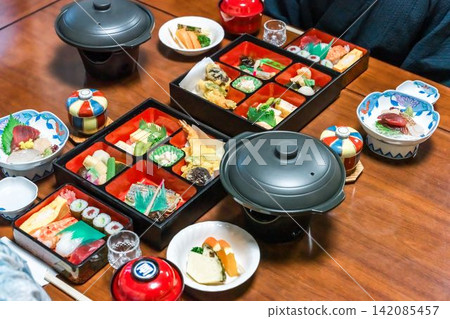 Meals at hot spring inns, in-room dining, and dinner Meals at hot spring inns, in-room dining, and dinner 142085457