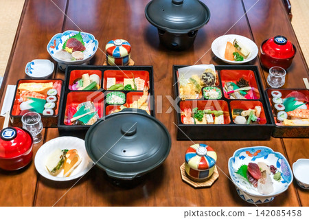 Meals at hot spring inns, in-room dining, and dinner Meals at hot spring inns, in-room dining, and dinner 142085458