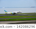 An AIR DO aircraft taking off from Haneda Airport 142086296
