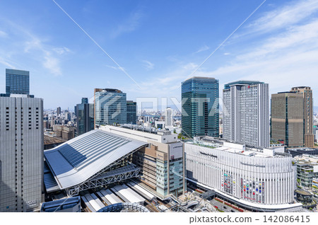 大阪市、大阪府、JR 大阪站天氣晴朗,梅田建築物 大阪市、大阪府、JR 大阪站天氣晴朗,梅田建築物 142086415