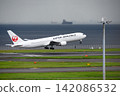 JAL plane taking off from Haneda Airport 142086532