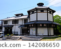 View of the Etajima City Learning Center building 142086650
