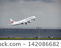 JAL plane taking off from Haneda Airport 142086682