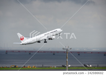 JAL plane taking off from Haneda Airport JAL plane taking off from Haneda Airport 142086682