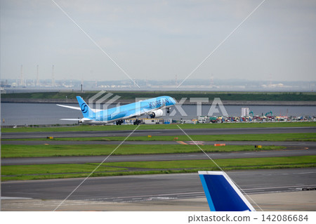 Korean Air plane taking off from Haneda Airport Korean Air plane taking off from Haneda Airport 142086684