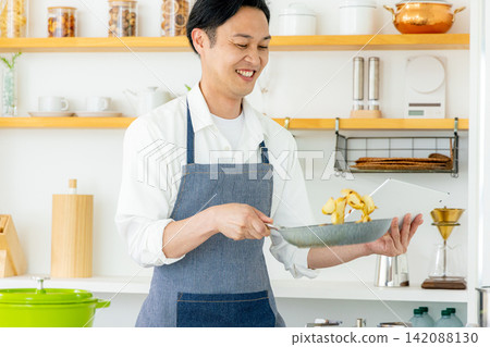 做飯的男人 142088130