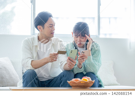 A couple struggling with revolving credit payments 142088154