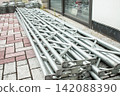 A scene of scaffolding materials piled up. 142088390