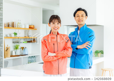 管家（男或女） 142088609