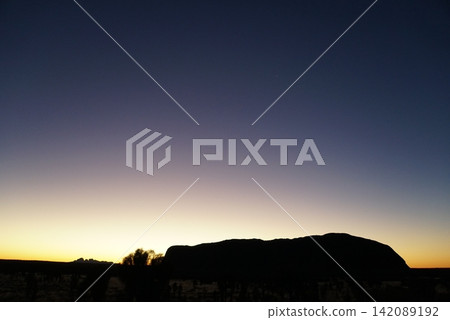 Silhouette of Uluru, viewed from a sunrise viewing area in Australia 142089192