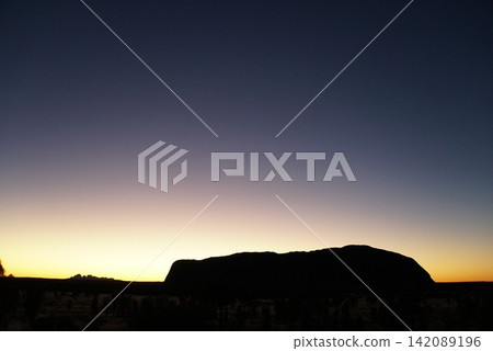 Silhouette of Uluru, viewed from a sunrise viewing area in Australia 142089196