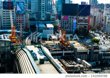 東京重建:澀谷站東出口鳥瞰圖,施工仍在進行中。 2026.07 a-2 高飽和對比度 東京重建:澀谷站東出口鳥瞰圖,施工仍在進行中。 2026.07 a-2 高飽和對比度 142089396