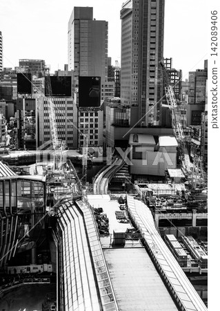 東京重建:澀谷站東出口鳥瞰圖,施工仍在進行中。 2026年7月。 b-6 黑白照片 東京重建:澀谷站東出口鳥瞰圖,施工仍在進行中。 2026年7月。 b-6 黑白照片 142089406