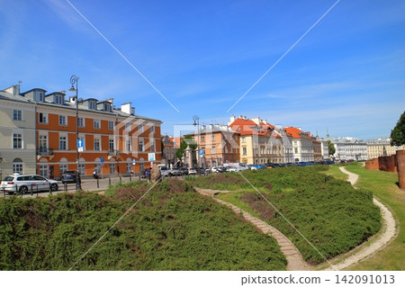 [Poland] [Warsaw] Warsaw Historic District - Streetscape 142091013