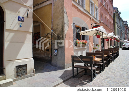[Poland] [Warsaw] Warsaw Historic District, Streetscape, Cafes, Restaurants 142091028