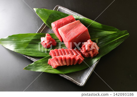 鮪魚刺身食材 142093186
