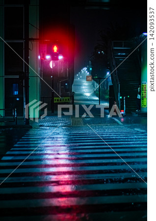 雨夜的十字路口 142093537