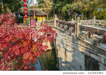 Ancient stone bridge in front of Broken Beam Hall at Tiger Hill Suzhou, red spring blossoms and Chinese lanterns, Jiangsu China Ancient stone bridge in front of Broken Beam Hall at Tiger Hill Suzhou, red spring blossoms and Chinese lanterns, Jiangsu China 142093965