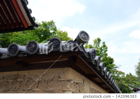Traditional Japanese street with tiled roofs and historic walls in Nara, Japan Traditional Japanese street with tiled roofs and historic walls in Nara, Japan 142096383