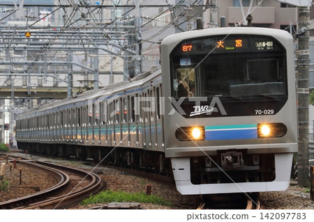 Rinkai Line 70-000 series Z2 train running between Gotanda and Meguro. Rinkai Line 70-000 series Z2 train running between Gotanda and Meguro. 142097783