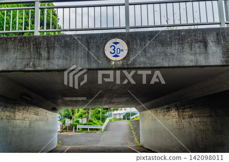 Tunnel height limit Tunnel height limit 142098011