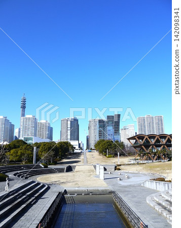 Lingkong Park scenery 142098341
