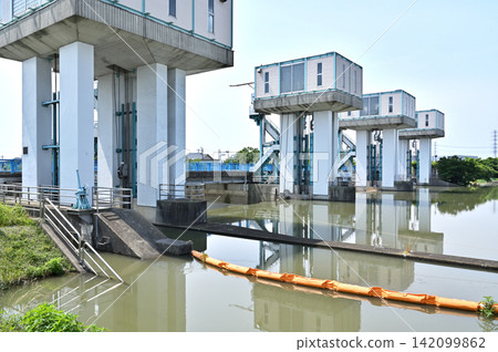 A walk around Iwatsuki: Sueta Suga Weir A walk around Iwatsuki: Sueta Suga Weir 142099862