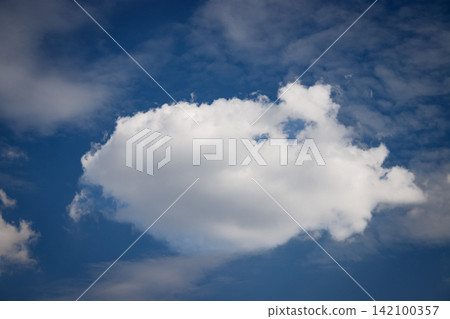 White cumulus cloud floating in deep blue sky White cumulus cloud floating in deep blue sky 142100357