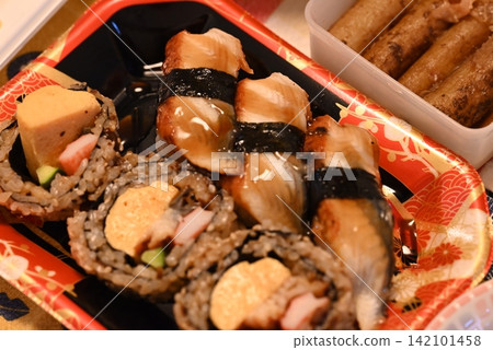 營養豐富的鰻魚壽司 營養豐富的鰻魚壽司 142101458